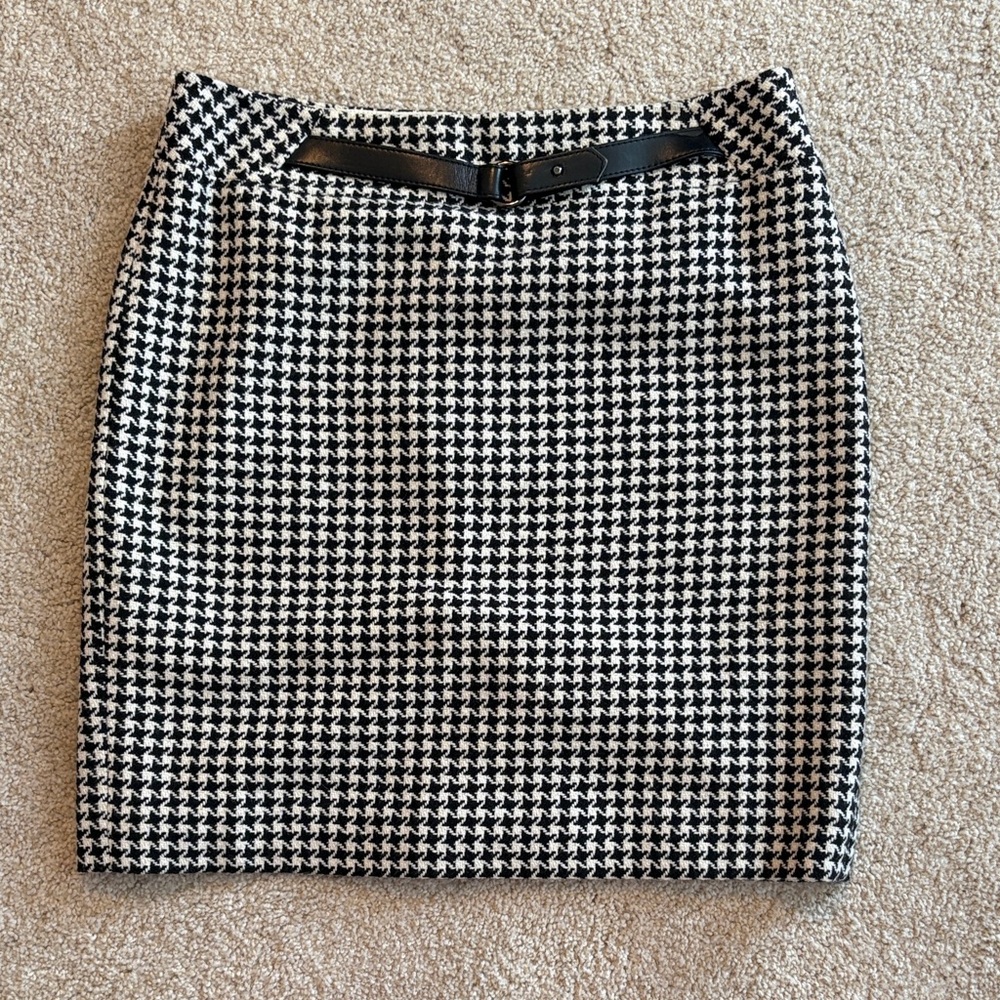 LOFT Black and White Houndstooth Pencil Skirt